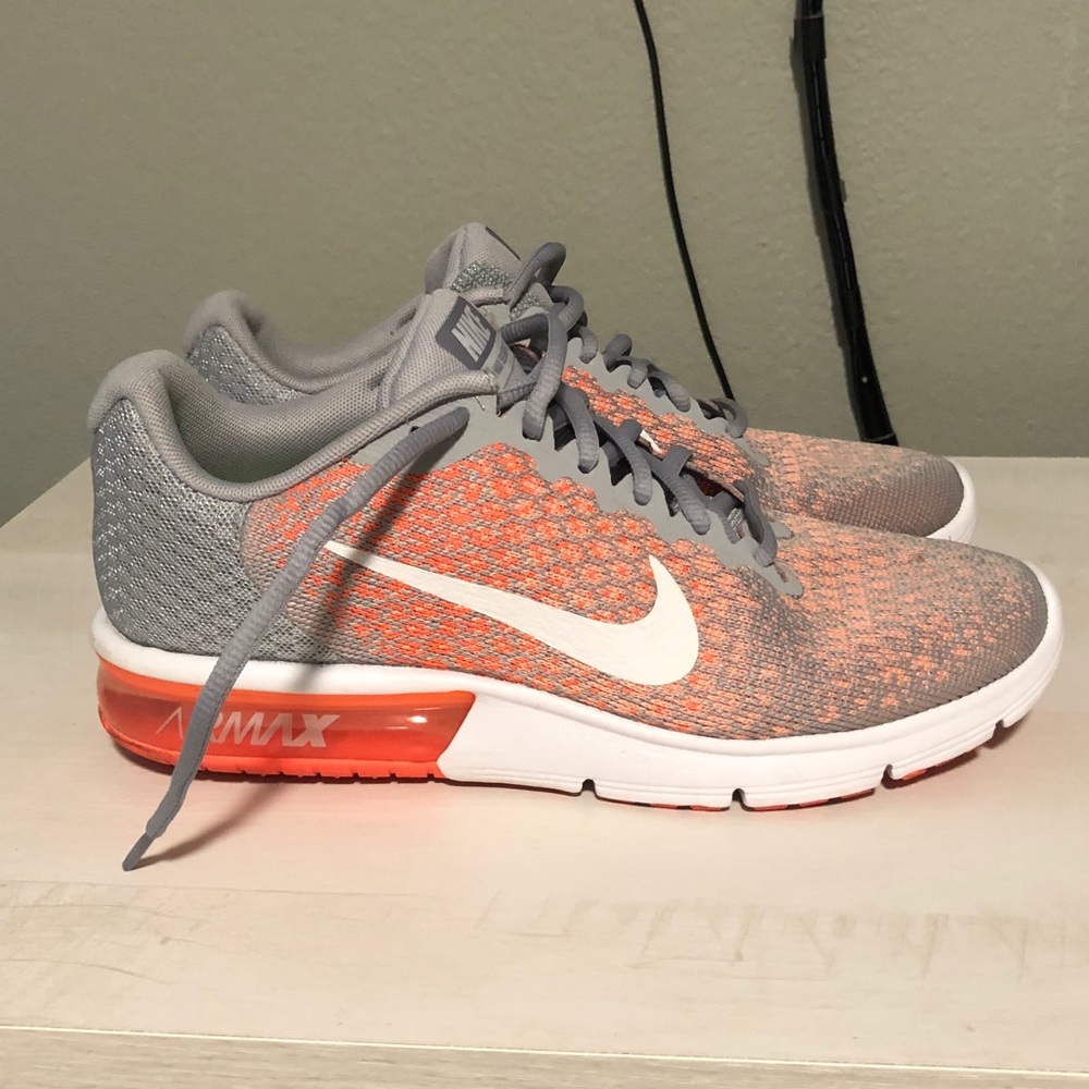 Women’s Nike Air Max Shoes (barely worn!!)